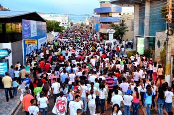 Jovens maranhenses em romaria contra violência e extermínios