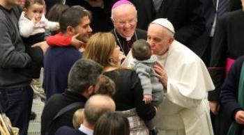 Pais, Voltem do exílio e sejam outra vez educadores de seus filhos pede o Papa Francisco