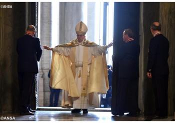 Papa abre a Porta Santa; come?a o Jubileu da Miseric?rdia