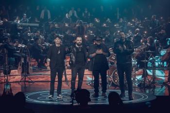 Banda Rosa de Saron faz grande show de gravação do DVD 35 anos no Theatro Municipal de São Paulo