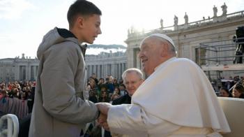 O Evangelho é boa notícia, não se comunica com a cara fechada, alerta o Papa