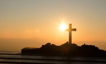 A devoção à Santa Cruz, símbolo de redenção e amor na fé católica